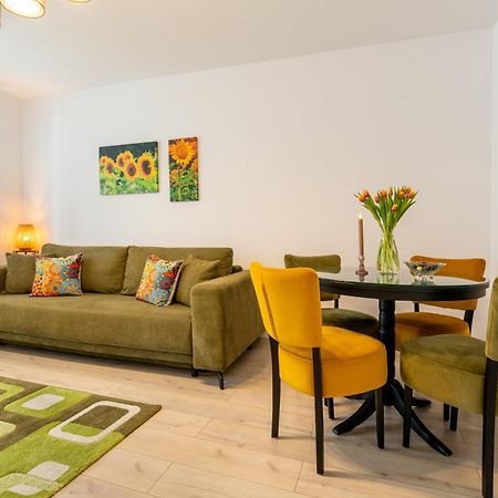 Springhome - Cozy Apartment With Balcony & Parking Braşov Exterior foto