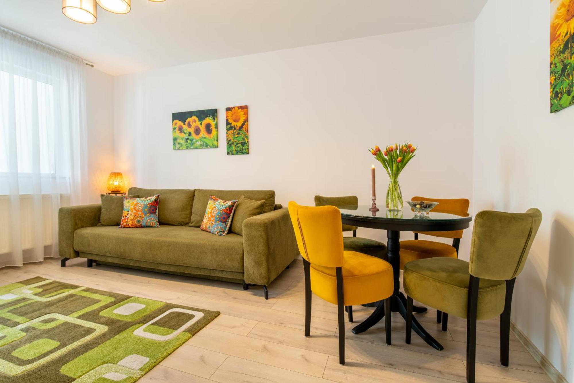 Springhome - Cozy Apartment With Balcony & Parking Braşov Exterior foto