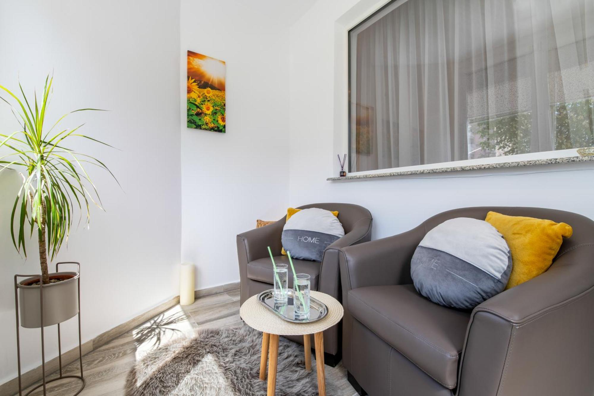 Springhome - Cozy Apartment With Balcony & Parking Braşov Exterior foto