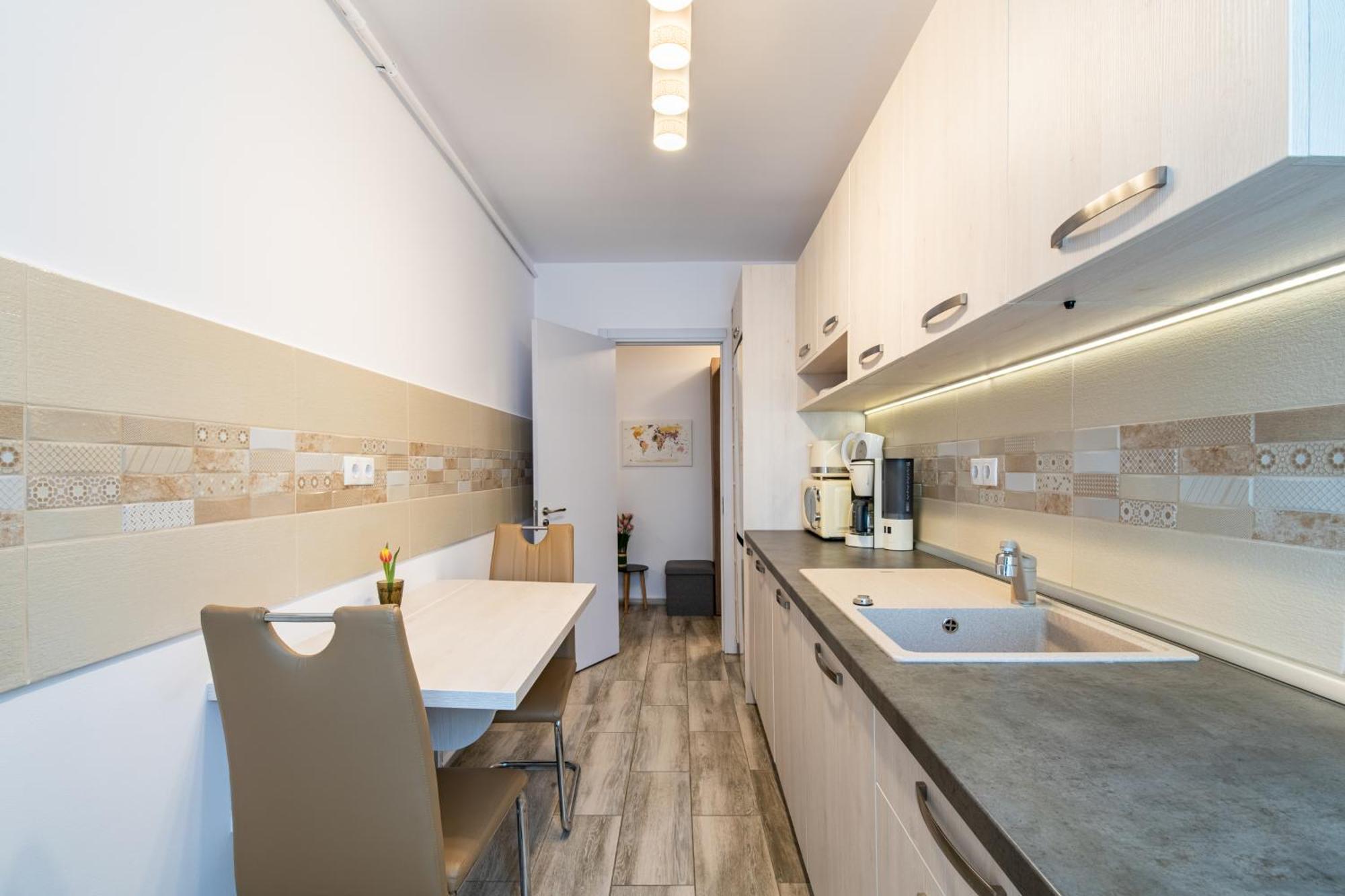 Springhome - Cozy Apartment With Balcony & Parking Braşov Exterior foto