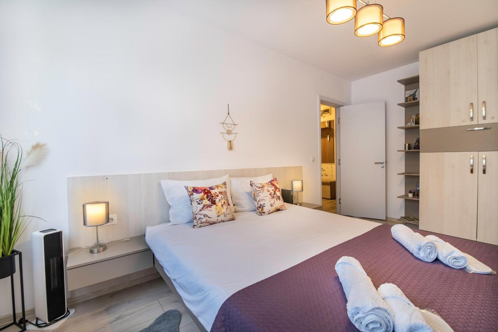 Springhome - Cozy Apartment With Balcony & Parking Braşov Exterior foto