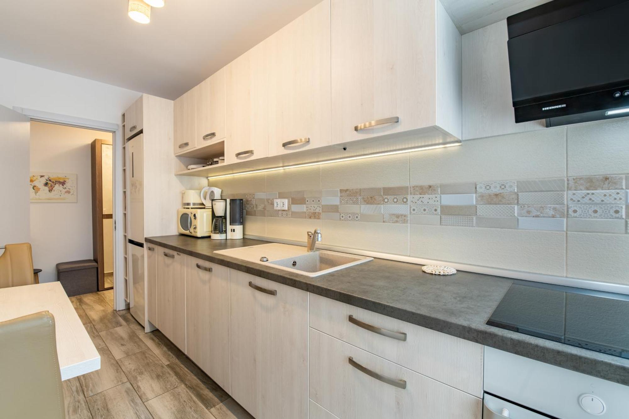 Springhome - Cozy Apartment With Balcony & Parking Braşov Exterior foto
