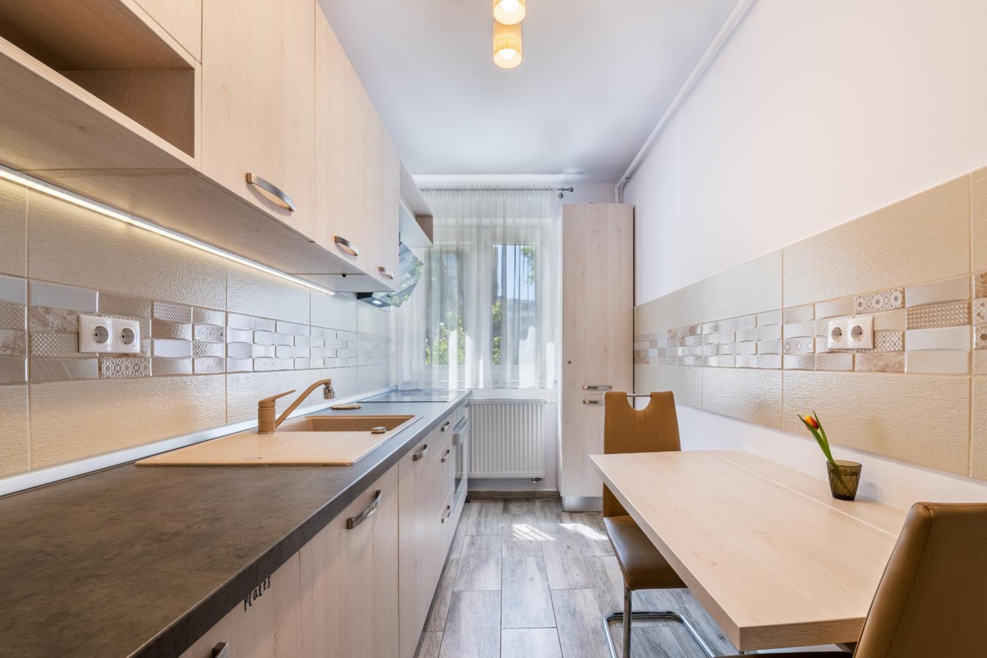 Springhome - Cozy Apartment With Balcony & Parking Braşov Exterior foto