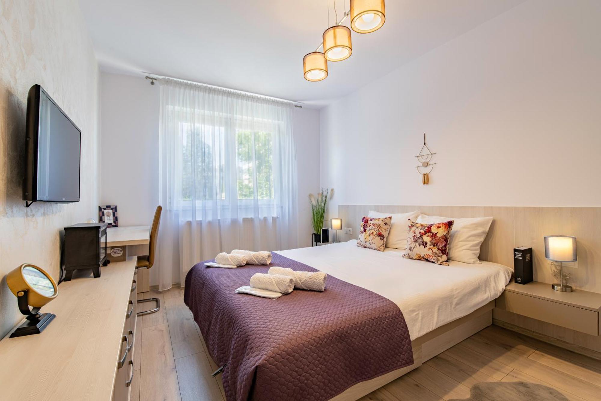 Springhome - Cozy Apartment With Balcony & Parking Braşov Exterior foto