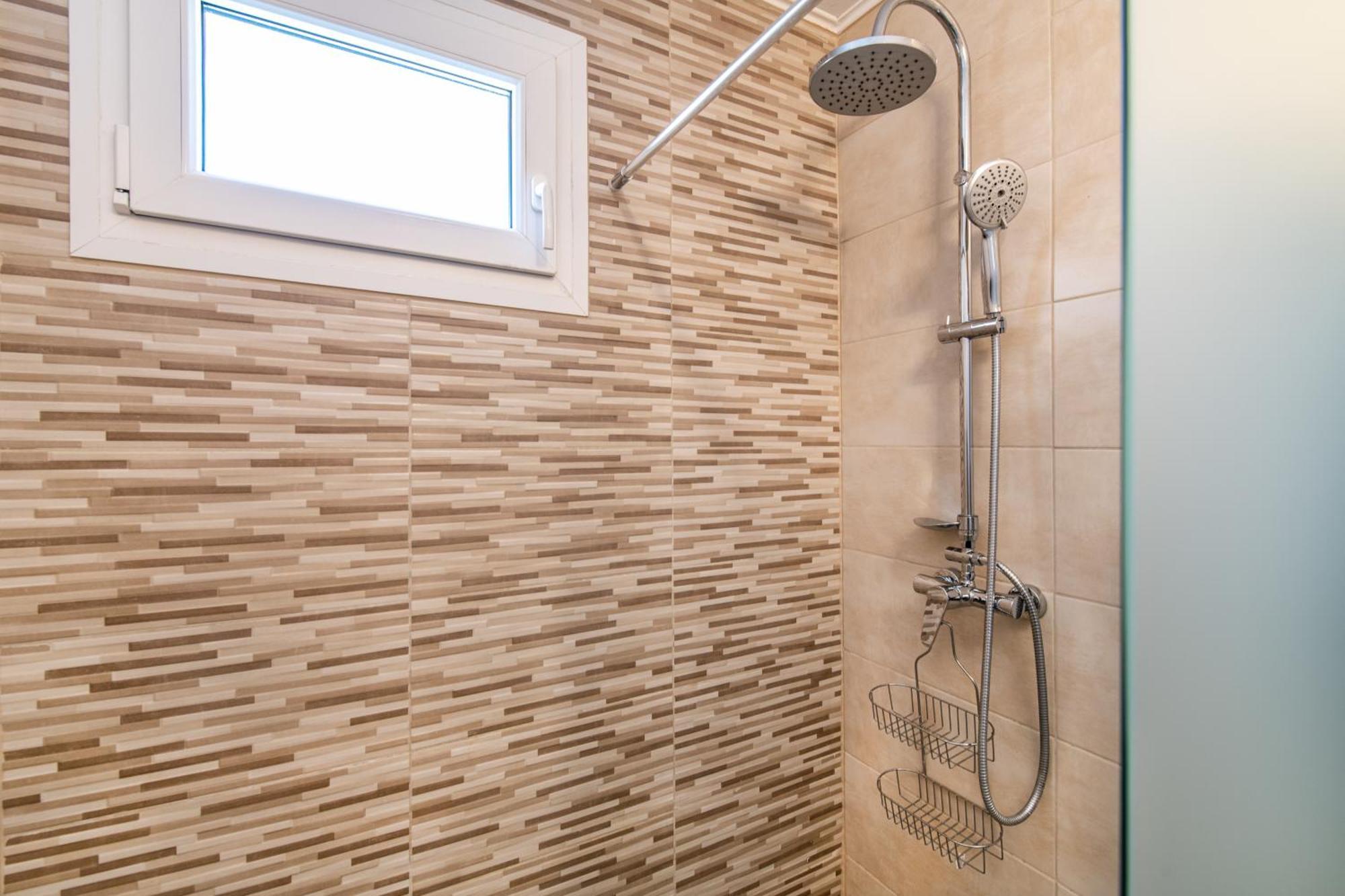 Springhome - Cozy Apartment With Balcony & Parking Braşov Exterior foto