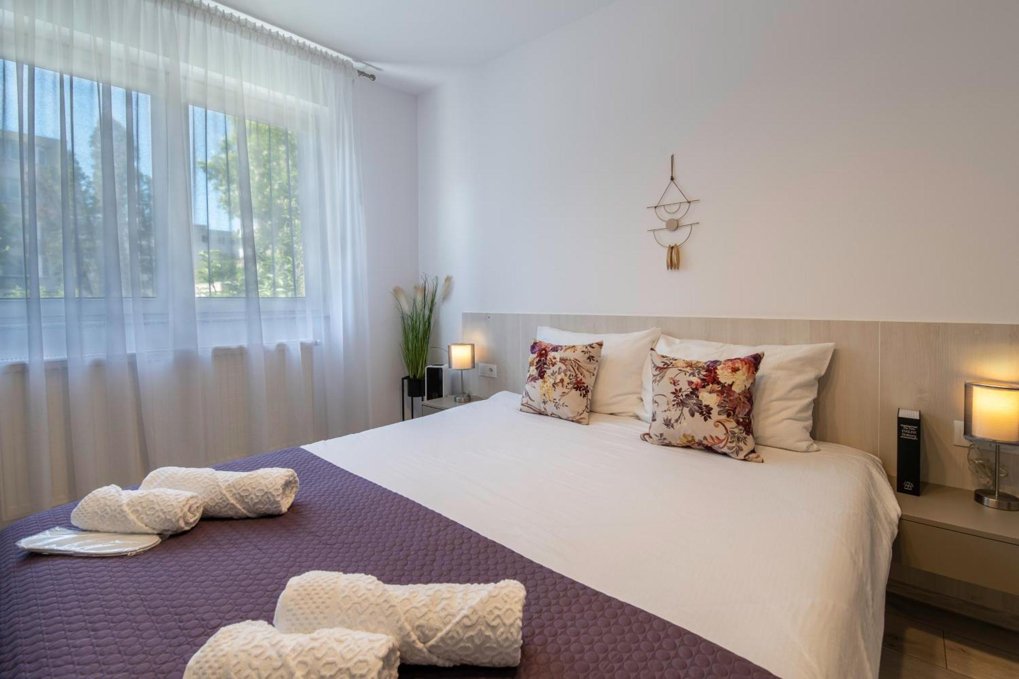 Springhome - Cozy Apartment With Balcony & Parking Braşov Exterior foto