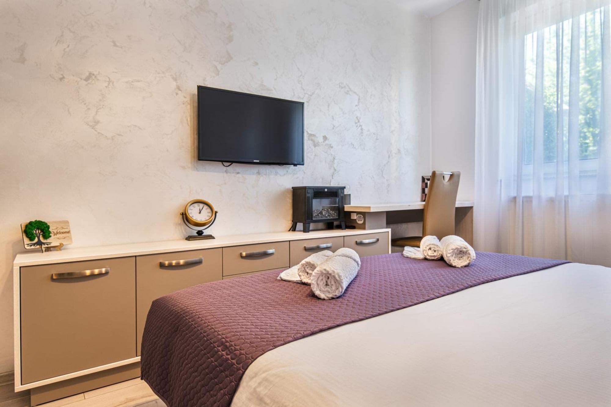 Springhome - Cozy Apartment With Balcony & Parking Braşov Exterior foto