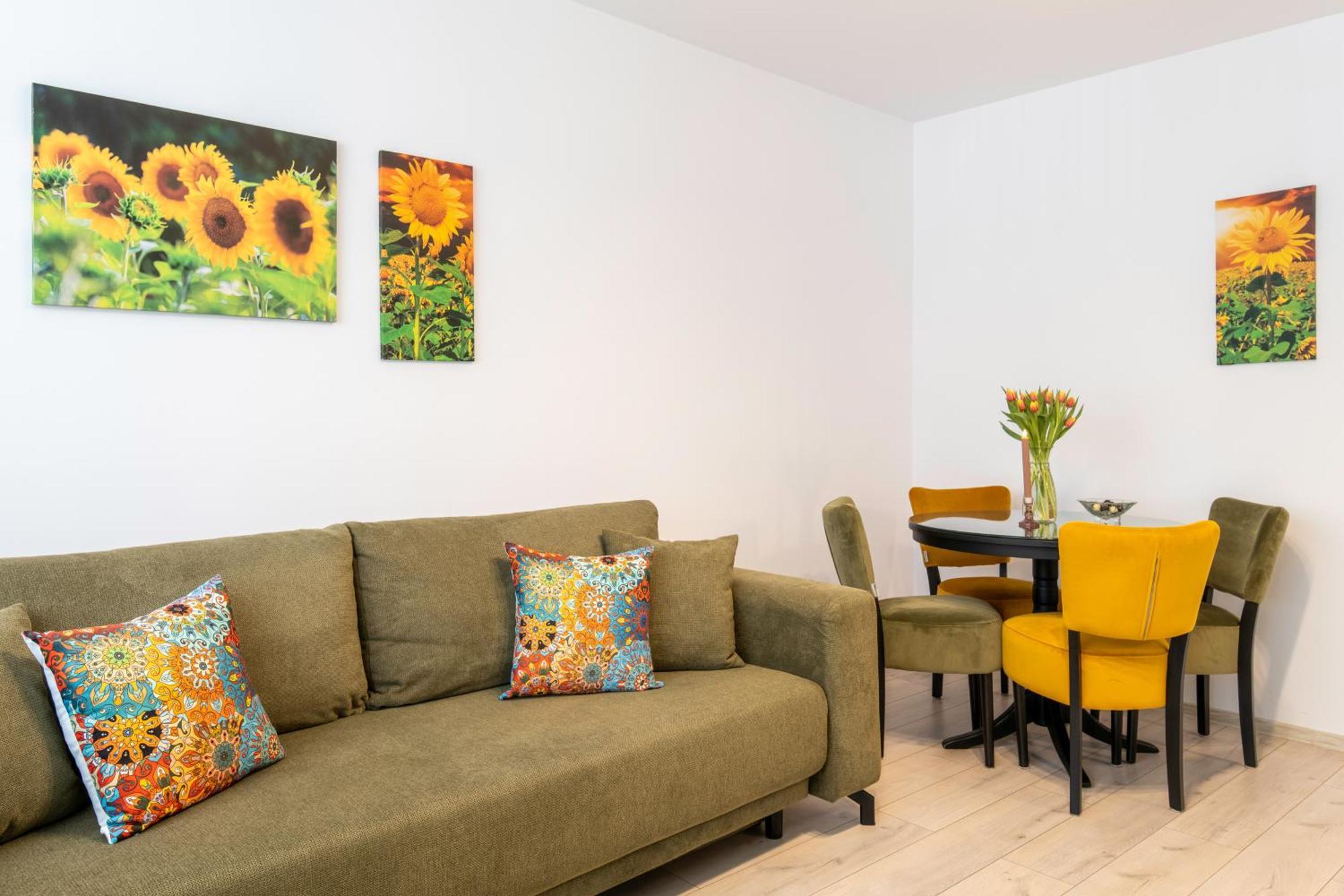 Springhome - Cozy Apartment With Balcony & Parking Braşov Exterior foto